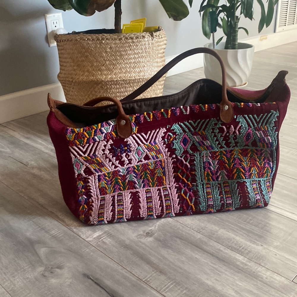 Handmade bag from Guatemala. Broken zipper